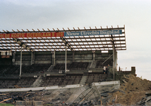835277 Afbeelding van de sloop van het Stadion Galgenwaard (Stadionplein) te Utrecht.
